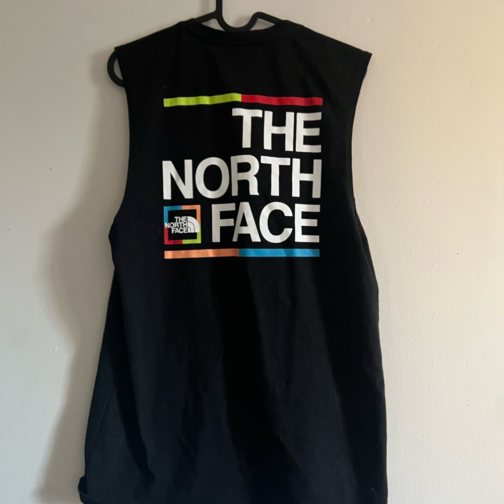 The north face men’s small sleeveless black